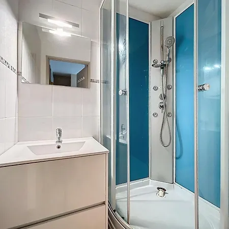 Joli T2, A 400m A Pied De La - Piscine Privee 그륏상